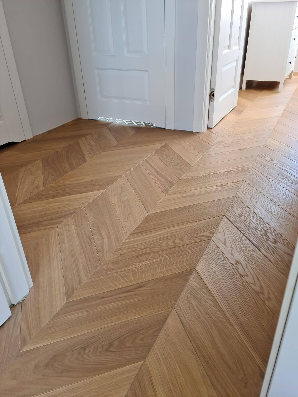 Wrocław - podłoga w jodełkę zdobi dom skandynawski | Astfloor